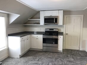 39 Middle St-Unit -2 in Hadley, MA - Building Photo - Building Photo
