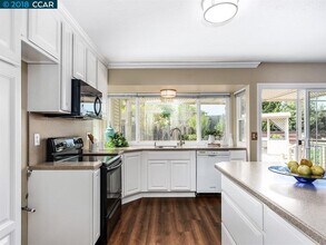 7796 Woodren Ct in Dublin, CA - Building Photo - Building Photo