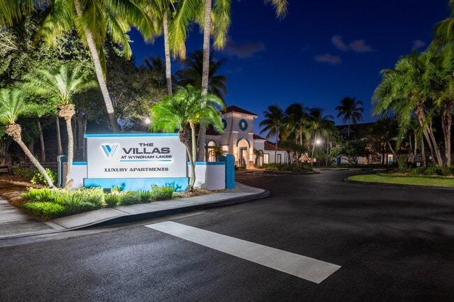 The Villas at Wyndham Lakes in Coral Springs, FL - Foto de edificio - Building Photo