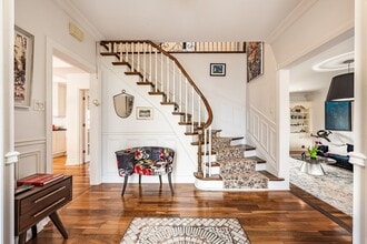 18 Cr East Gables in Beaconsfield, QC - Building Photo - Building Photo