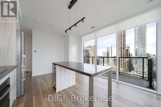 8 Gloucester St in Toronto, ON - Building Photo - Building Photo