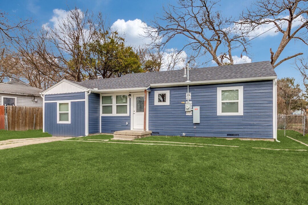 3320 Mundy Dr in Dallas, TX - Building Photo
