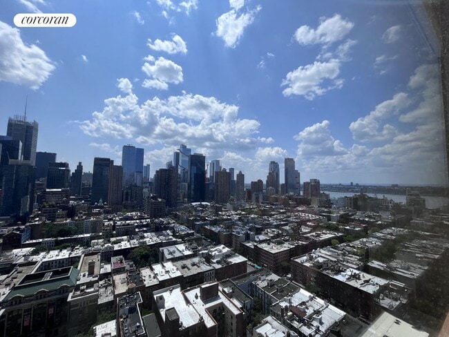 350 W 50th St in New York, NY - Building Photo - Building Photo