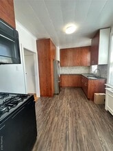 60-34 56th Rd in Queens, NY - Foto de edificio - Building Photo