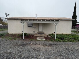 834 S Spruce Rd in Exeter, CA - Building Photo