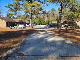2050 W Broad Ave, Unit 15 in Albany, GA - Building Photo