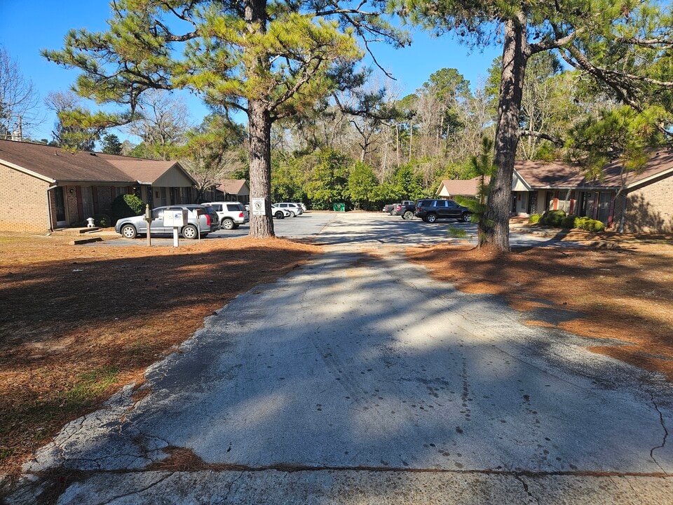 2050 W Broad Ave, Unit 15 in Albany, GA - Building Photo
