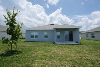 4389 Lago Cir in Winter Beach, FL - Building Photo - Building Photo