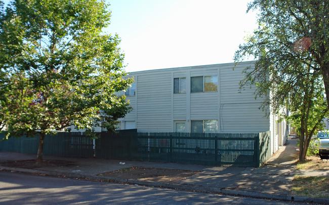 500 E 16th Ave in Eugene, OR - Building Photo - Building Photo