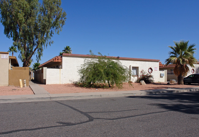 2728 Marconi Ave in Phoenix, AZ - Foto de edificio - Building Photo