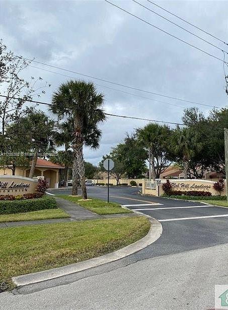9905 Westwood Dr in Tamarac, FL - Building Photo