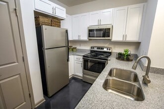 Country Park at Tall Oaks in Greensboro, NC - Building Photo - Building Photo