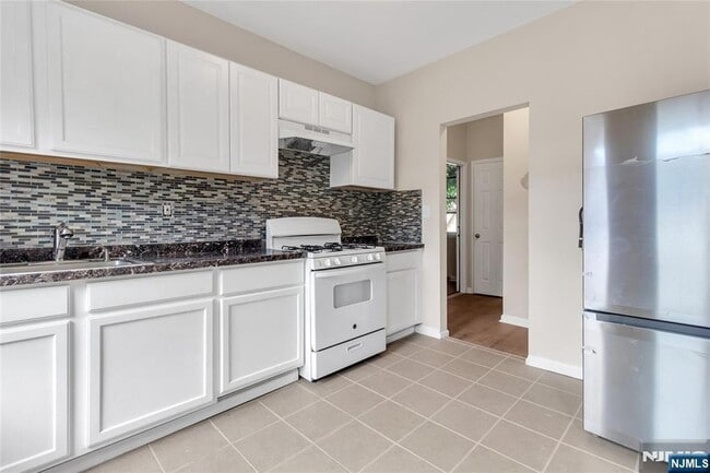 247 Duane St, Unit 1 in Orange, NJ - Building Photo - Building Photo