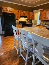 11 N Clover St, Unit 2 in Poughkeepsie, NY - Foto de edificio - Building Photo