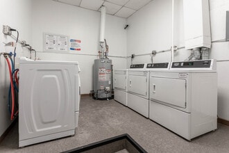 278 Main in West Haven, CT - Foto de edificio - Building Photo