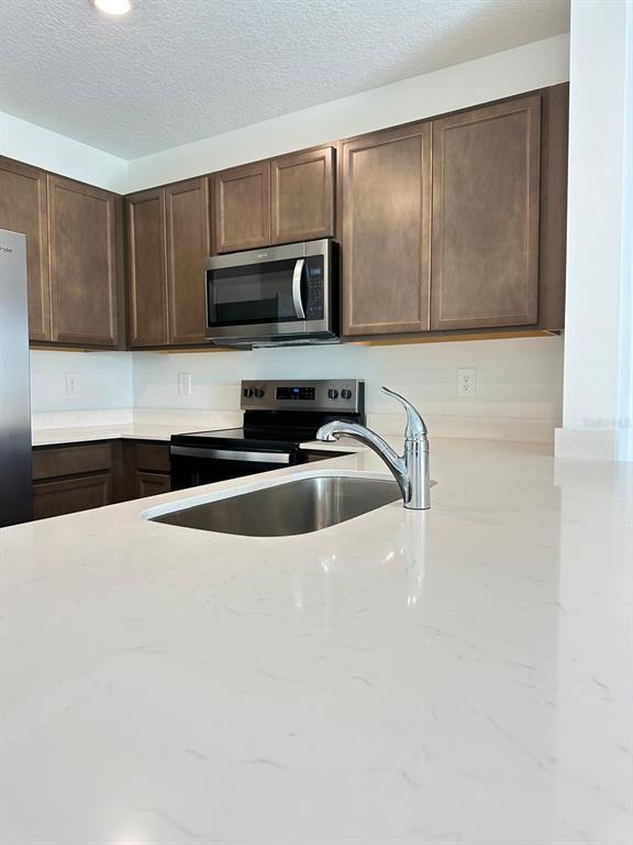 31206 Midnight Sun Wy in Wesley Chapel, FL - Building Photo - Building Photo