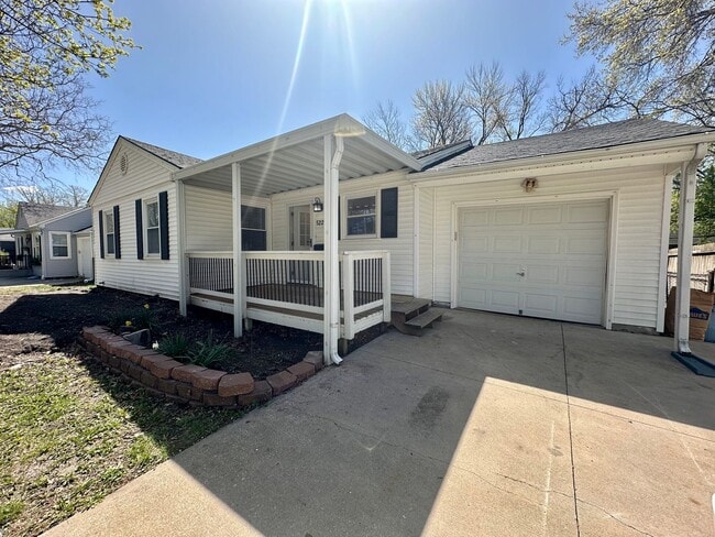 5221 W 71st St in Prairie Village, KS - Building Photo - Building Photo