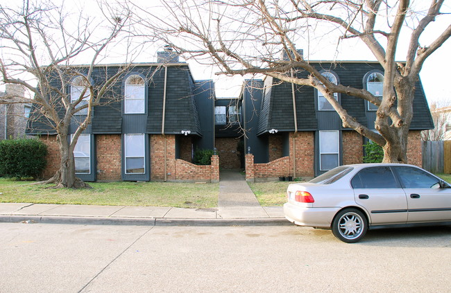 3660 Rickshaw Dr in Dallas, TX - Building Photo - Building Photo