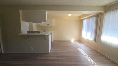 1001 E Stearns Ave, Unit 14 in La Habra, CA - Building Photo - Building Photo