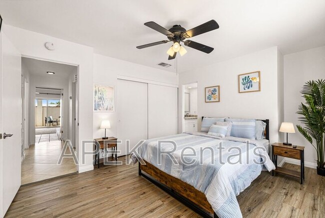 2290 N Victoria Rd in Palm Springs, CA - Building Photo - Building Photo