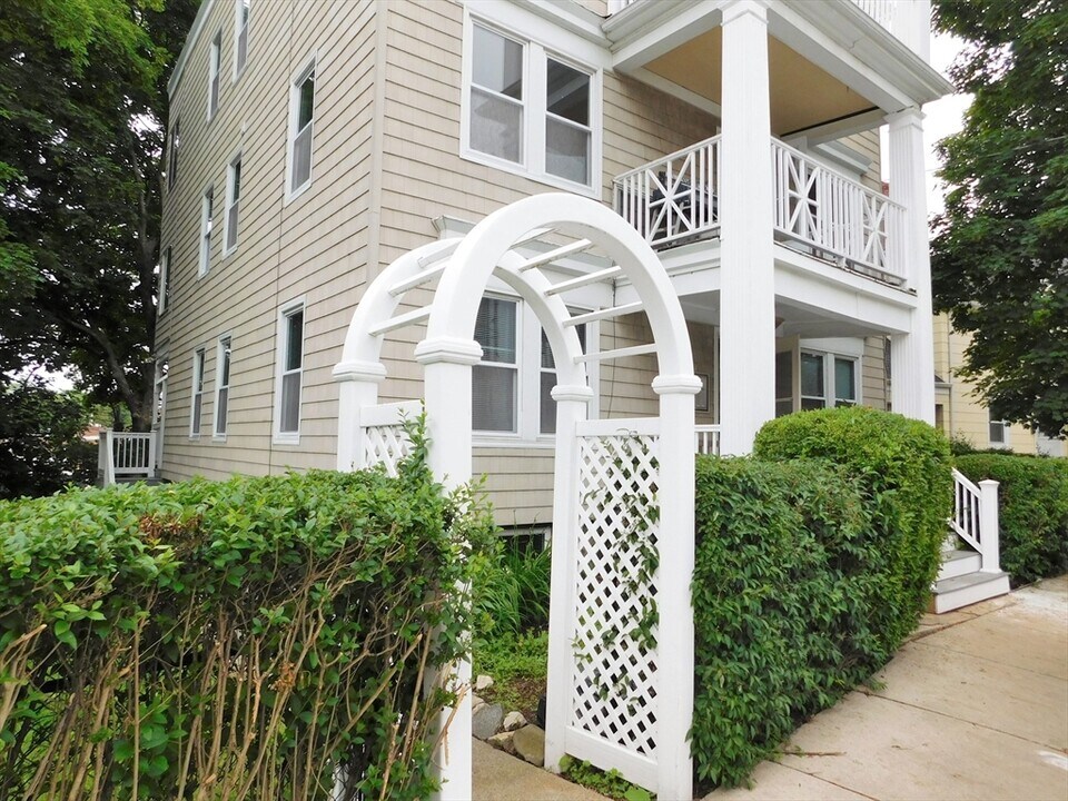 17 Manley St in Boston, MA - Building Photo