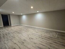 320 Rutland Rd S in Kelowna, BC - Building Photo