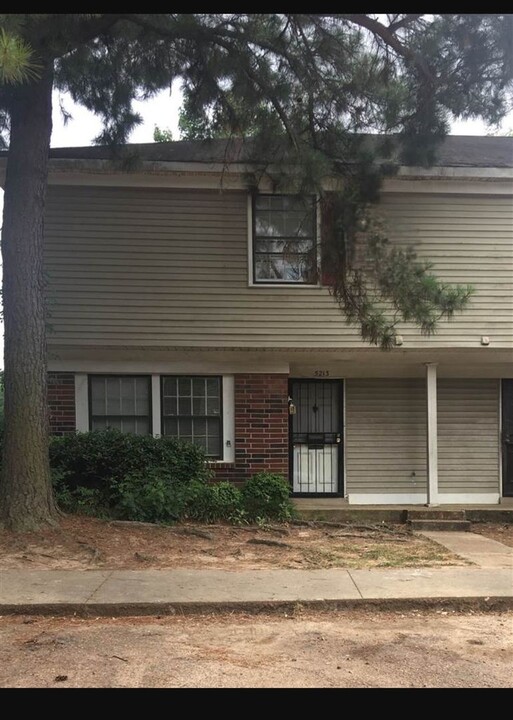 5222 Flowering Peach Dr in Memphis, TN - Foto de edificio