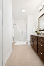 Wells Street Station in Delafield, WI - Foto de edificio - Building Photo