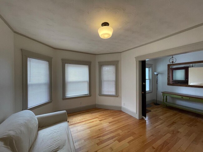 11 Benton Rd, Unit 1 in Medford, MA - Building Photo - Building Photo