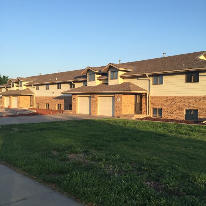 502 W 39th St, Unit B in Hays, KS - Building Photo