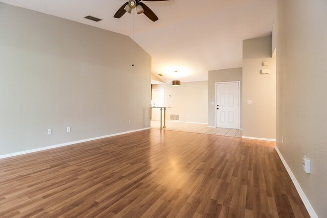 1042 Alpug Ave in Oviedo, FL - Building Photo - Building Photo