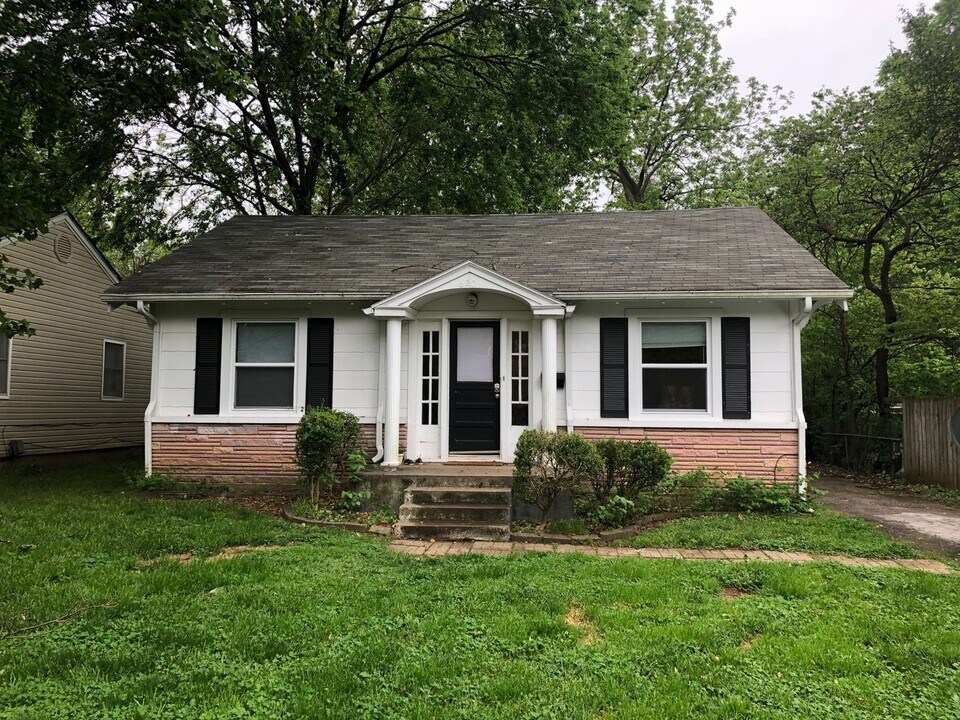 620 E Meadowmere St in Springfield, MO - Building Photo