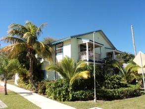 1201 Indian River Dr in Sebastian, FL - Foto de edificio - Building Photo