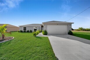 1106 NE 11th Ave in Cape Coral, FL - Building Photo