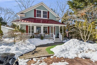 38 Baycrest Ave in East Quogue, NY - Building Photo - Building Photo