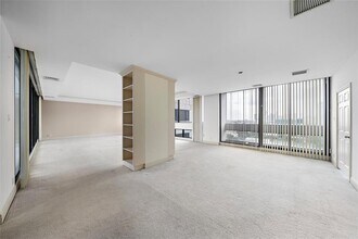 1111 Hermann Dr in Houston, TX - Building Photo - Building Photo