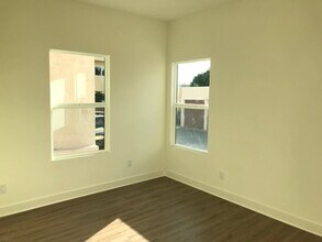 1327 N Kingsley Dr in Los Angeles, CA - Building Photo - Building Photo