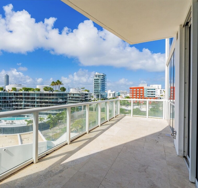 50 S Pointe Dr, Unit 906 in Miami Beach, FL - Building Photo