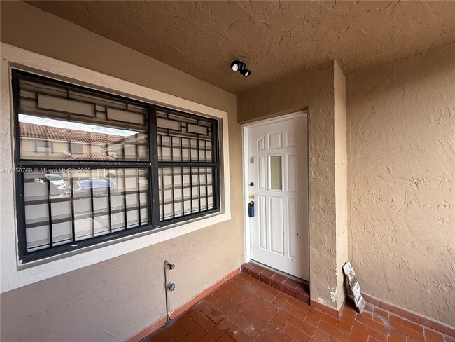 2550 W 60th Pl in Hialeah, FL - Building Photo - Building Photo