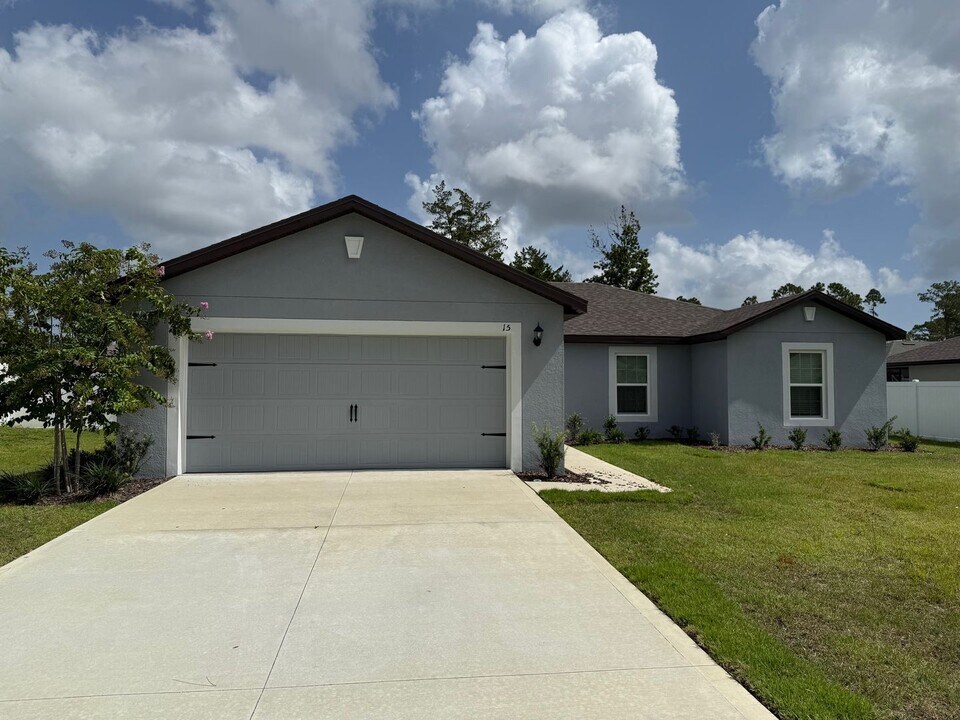 15 Rivera Ln in Palm Coast, FL - Building Photo