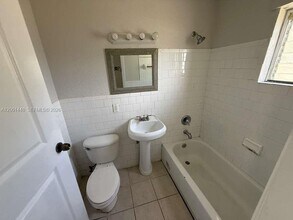 817 NW 10th St in Hallandale Beach, FL - Building Photo - Building Photo