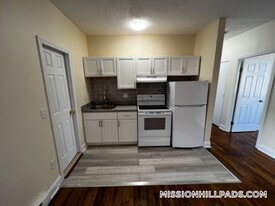 888 Huntington Ave, Unit 7 in Boston, MA - Building Photo