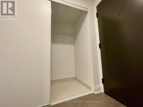 2 Erskine Rd in Mississauga, ON - Building Photo - Building Photo