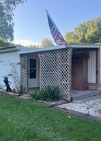 305 S Elm St in Milford, IN - Building Photo