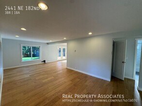 2441 NE 182nd St in Shoreline, WA - Building Photo - Building Photo