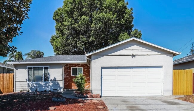 property at 1506 Crestview Dr