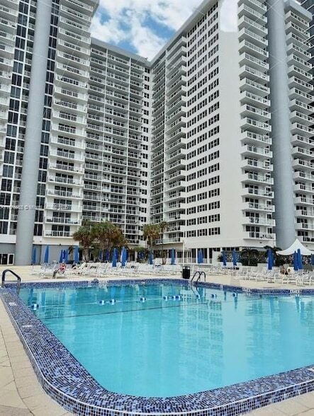 2030 S Ocean Dr, Unit 725 in Hallandale Beach, FL - Foto de edificio - Building Photo