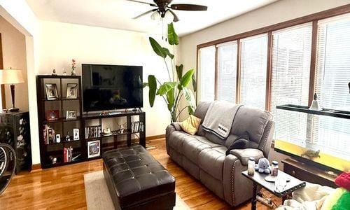 property at 2550 W Winnemac Ave