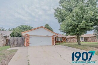 12413 SW 6th St in Yukon, OK - Building Photo - Building Photo