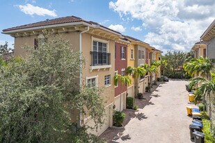 Cloisters of Lakeworth in Lake Worth, FL - Building Photo